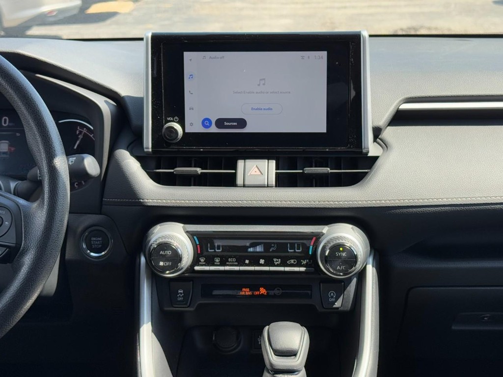 Toyota RAV4 Vehicle Full-screen Gallery Image 15