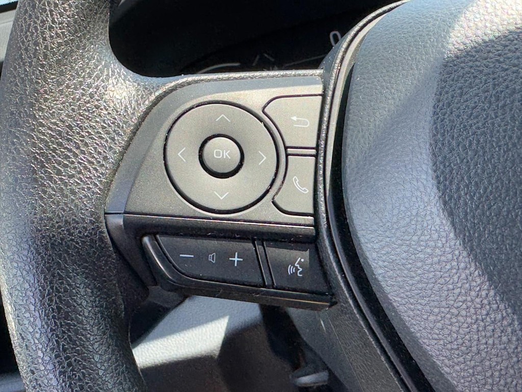 Toyota RAV4 Vehicle Full-screen Gallery Image 18