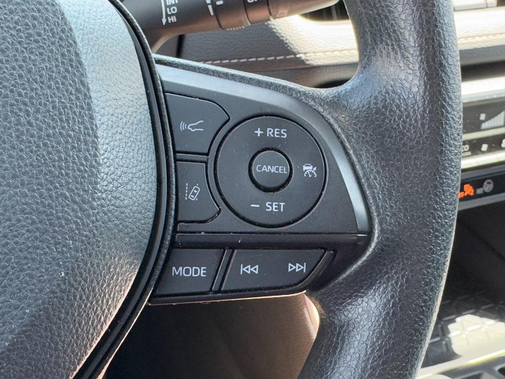 Toyota RAV4 Vehicle Full-screen Gallery Image 19