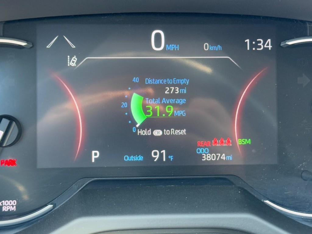Toyota RAV4 Vehicle Full-screen Gallery Image 20