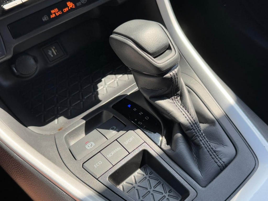 Toyota RAV4 Vehicle Full-screen Gallery Image 21
