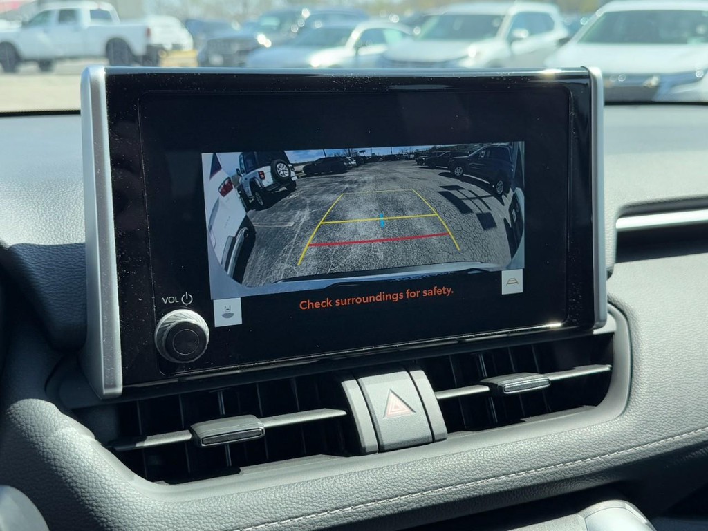 Toyota RAV4 Vehicle Full-screen Gallery Image 22