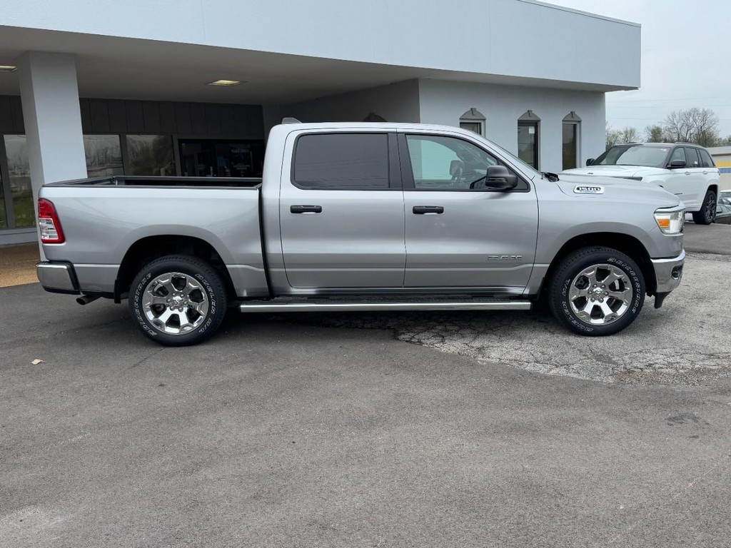 Ram 1500 Vehicle Full-screen Gallery Image 02