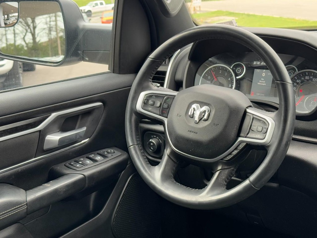 Ram 1500 Vehicle Full-screen Gallery Image 14
