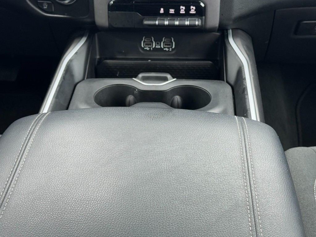 Ram 1500 Vehicle Full-screen Gallery Image 16