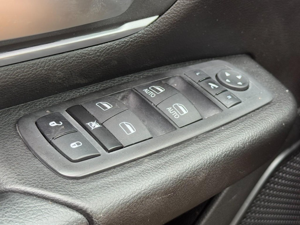 Ram 1500 Vehicle Full-screen Gallery Image 23