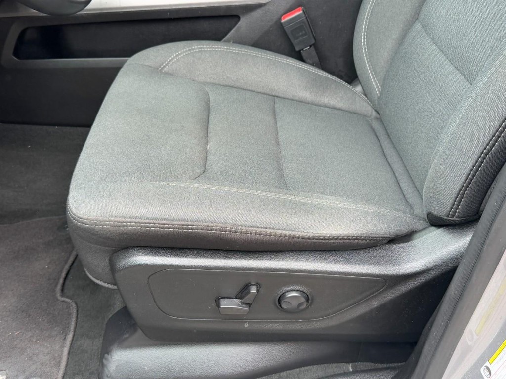 Ram 1500 Vehicle Full-screen Gallery Image 24