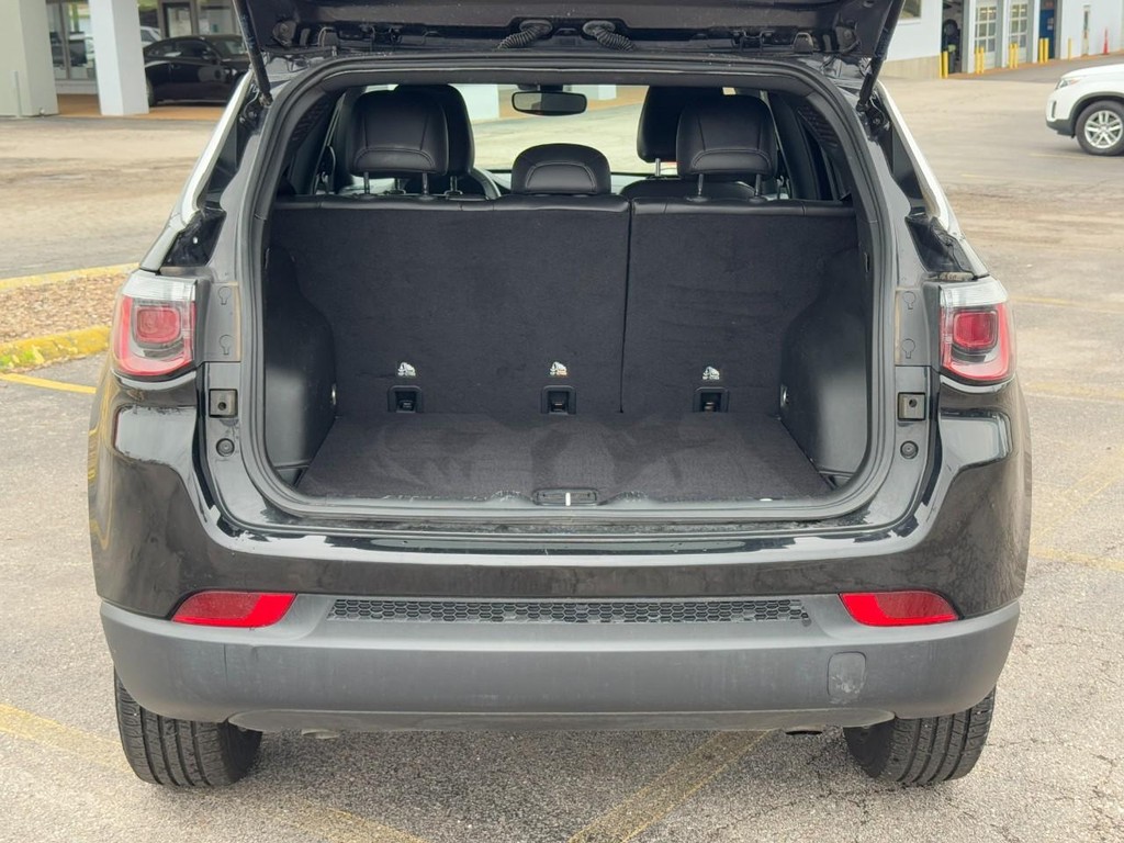 Jeep Compass Vehicle Full-screen Gallery Image 11