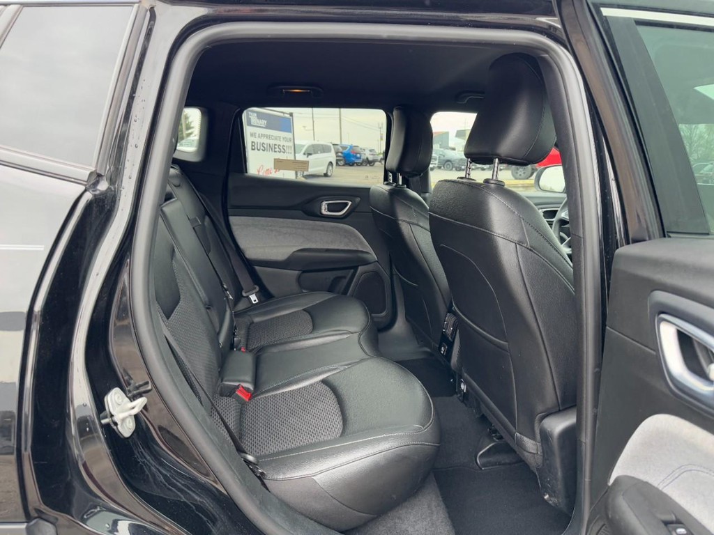 Jeep Compass Vehicle Full-screen Gallery Image 12
