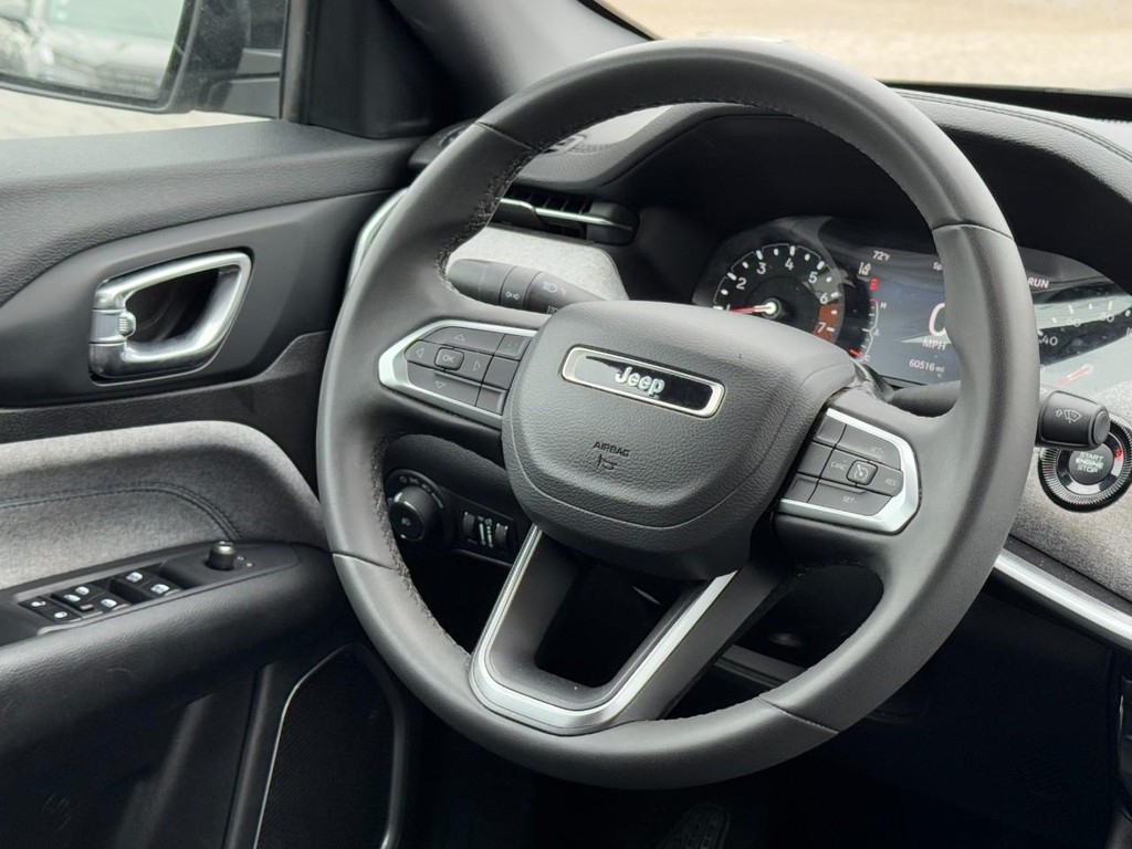 Jeep Compass Vehicle Full-screen Gallery Image 14
