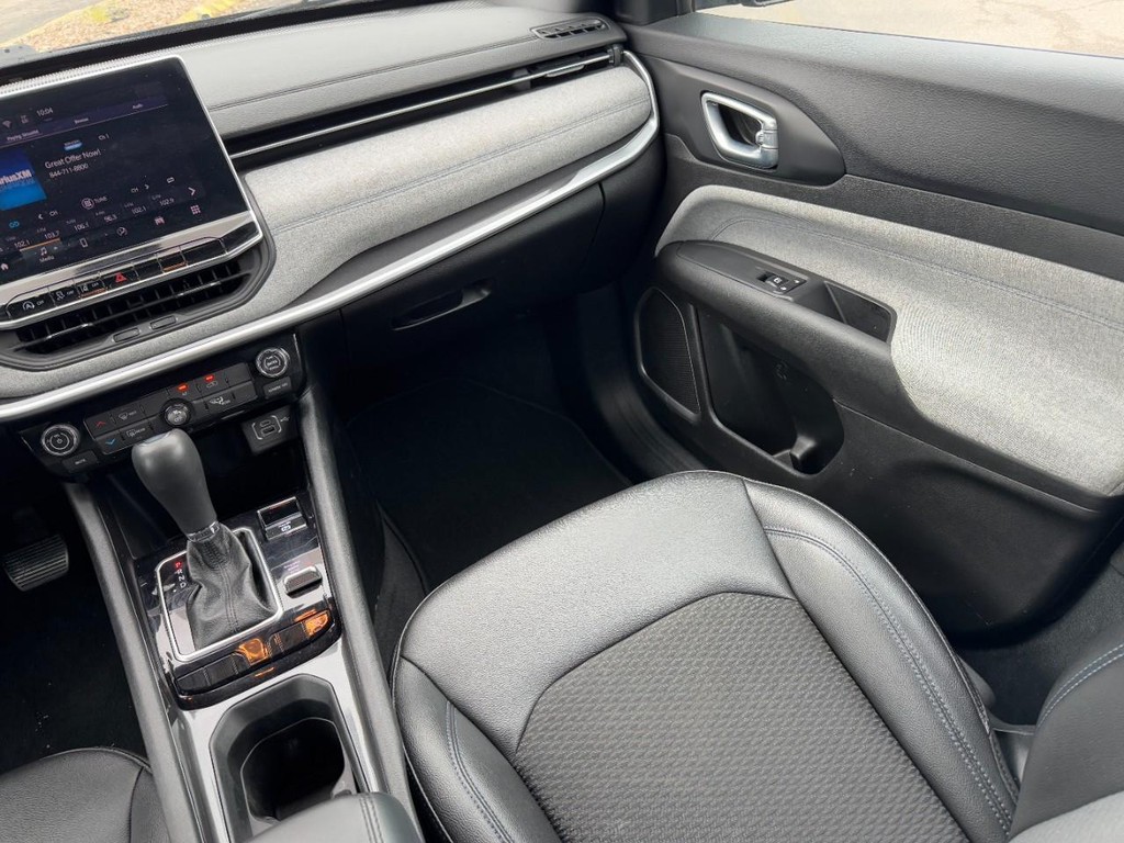 Jeep Compass Vehicle Full-screen Gallery Image 17