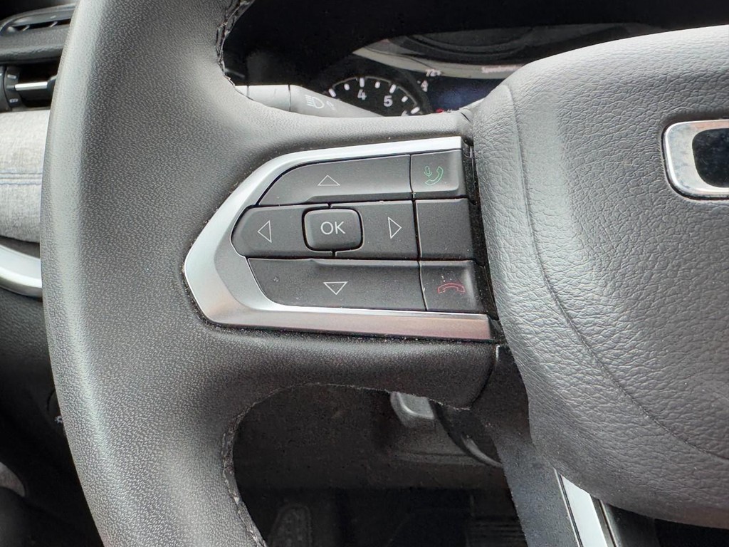 Jeep Compass Vehicle Full-screen Gallery Image 18