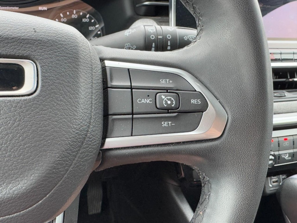 Jeep Compass Vehicle Full-screen Gallery Image 19