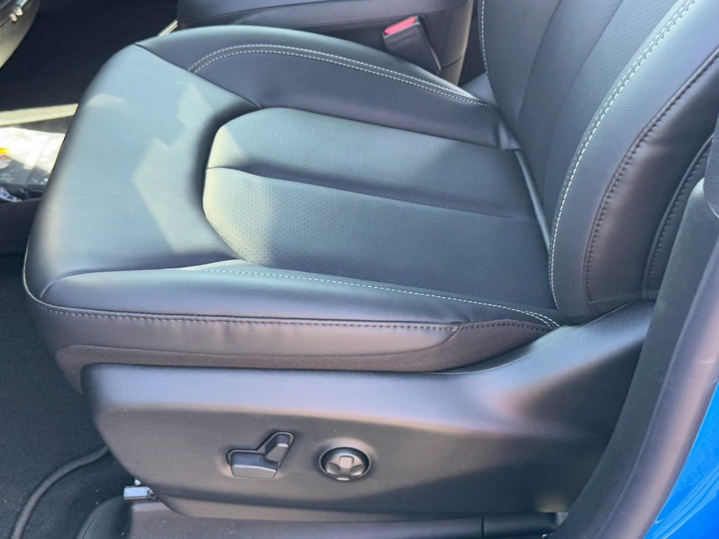 Chrysler Pacifica Vehicle Full-screen Gallery Image 17