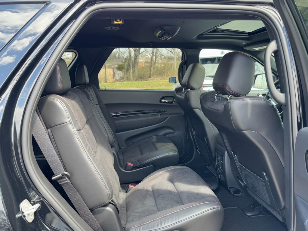 Dodge Durango Vehicle Full-screen Gallery Image 05