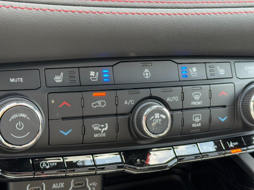 Dodge Durango Vehicle Full-screen Gallery Image 14