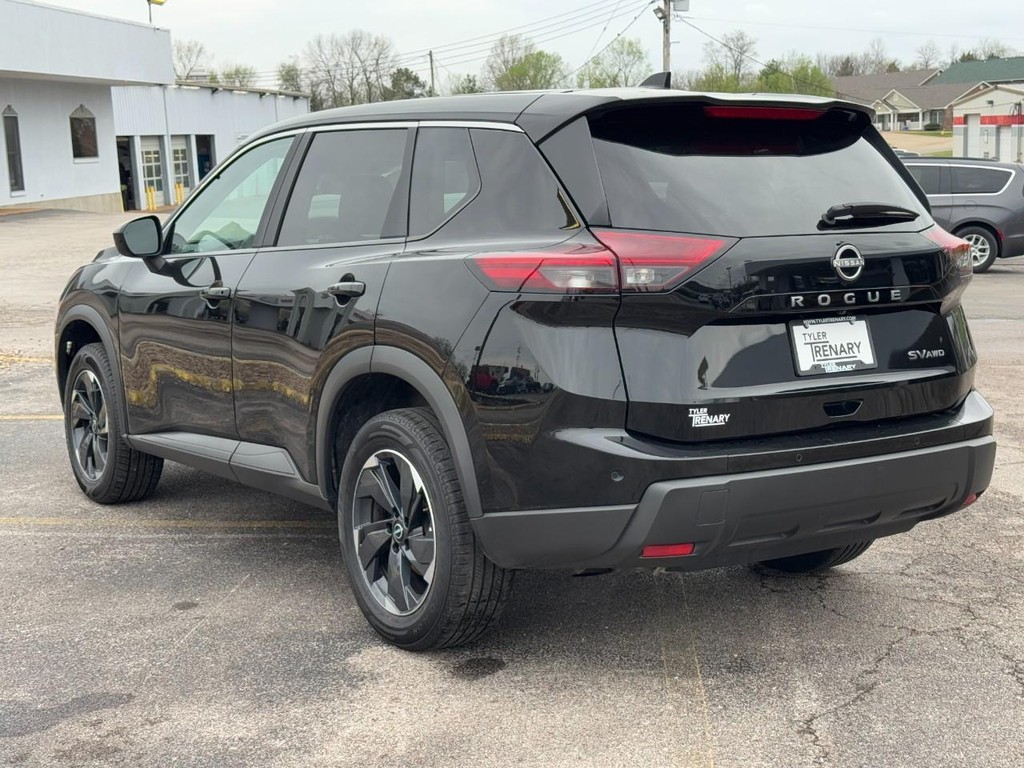 Nissan Rogue Vehicle Full-screen Gallery Image 05