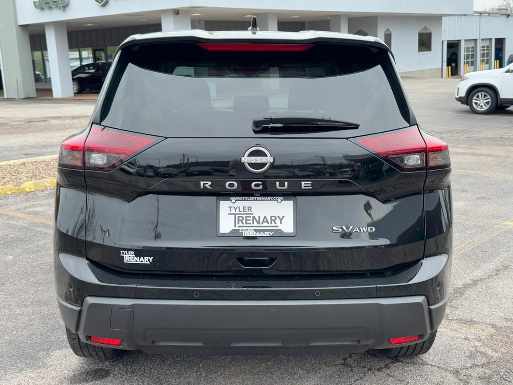 Nissan Rogue Vehicle Full-screen Gallery Image 10