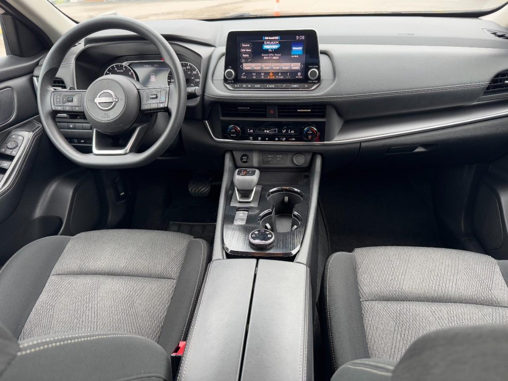 Nissan Rogue Vehicle Full-screen Gallery Image 13