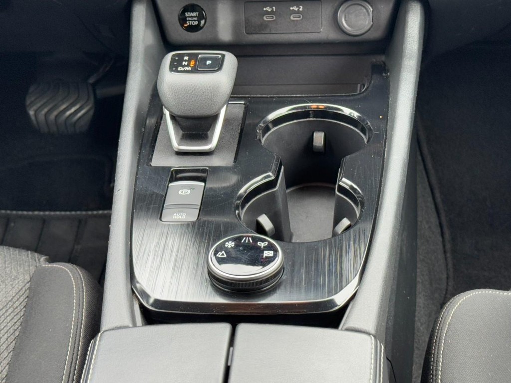 Nissan Rogue Vehicle Full-screen Gallery Image 16