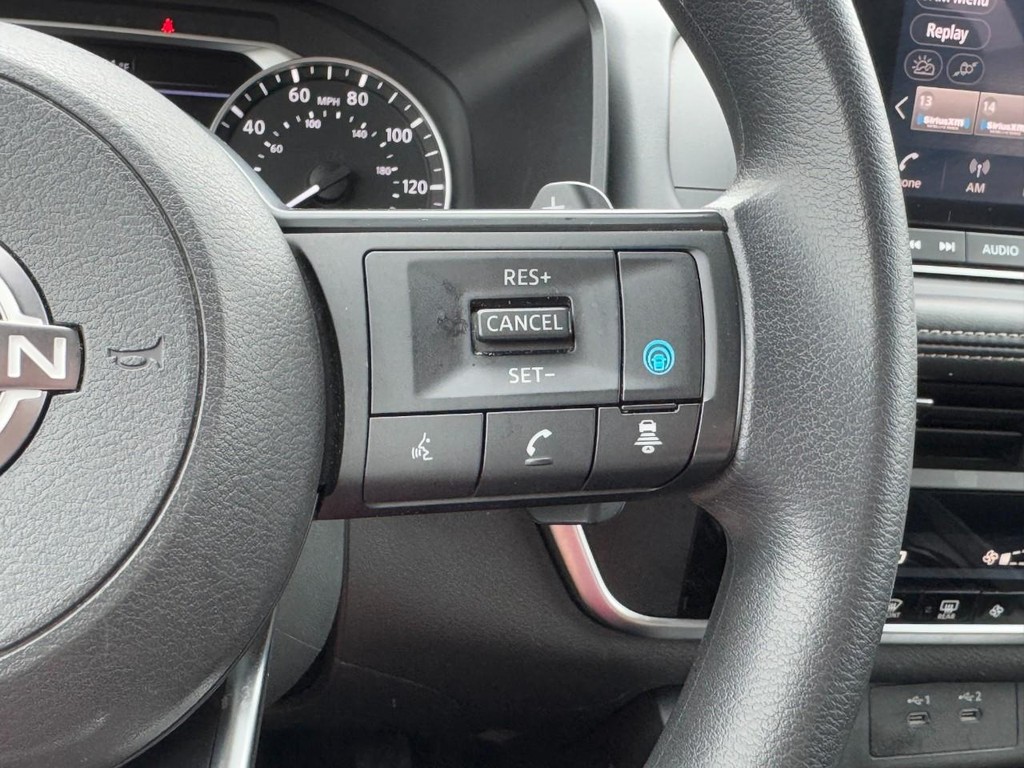 Nissan Rogue Vehicle Full-screen Gallery Image 19