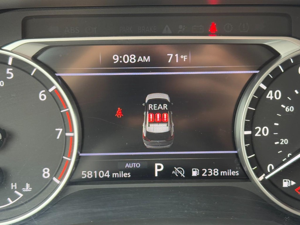 Nissan Rogue Vehicle Full-screen Gallery Image 20