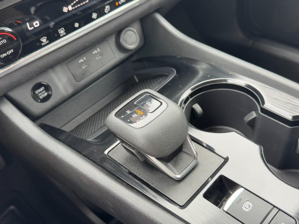 Nissan Rogue Vehicle Full-screen Gallery Image 21