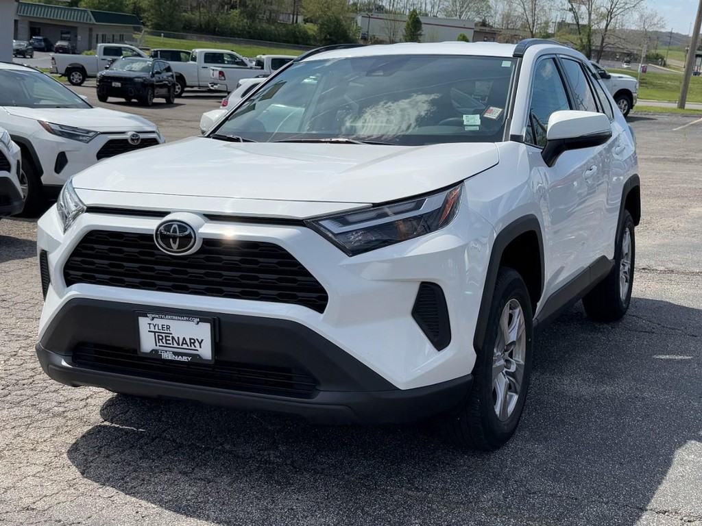 Toyota RAV4 Vehicle Full-screen Gallery Image 10