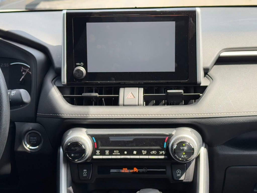 Toyota RAV4 Vehicle Full-screen Gallery Image 15