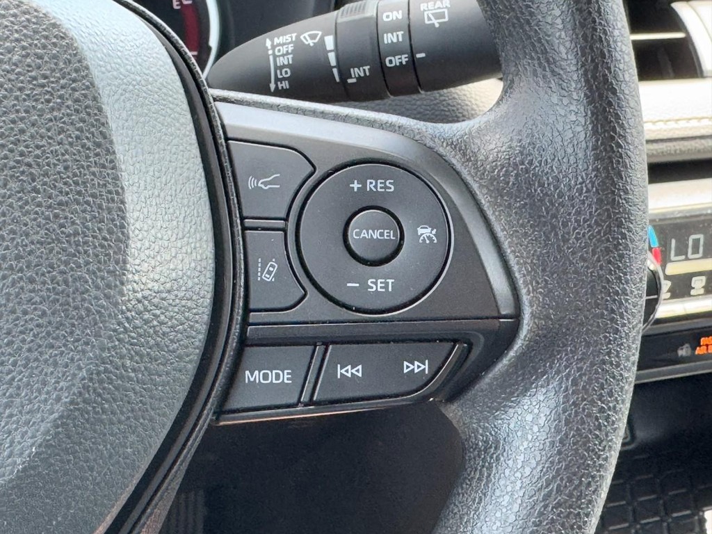 Toyota RAV4 Vehicle Full-screen Gallery Image 19