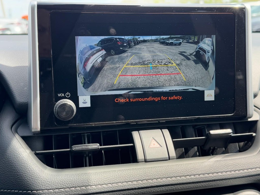 Toyota RAV4 Vehicle Full-screen Gallery Image 22