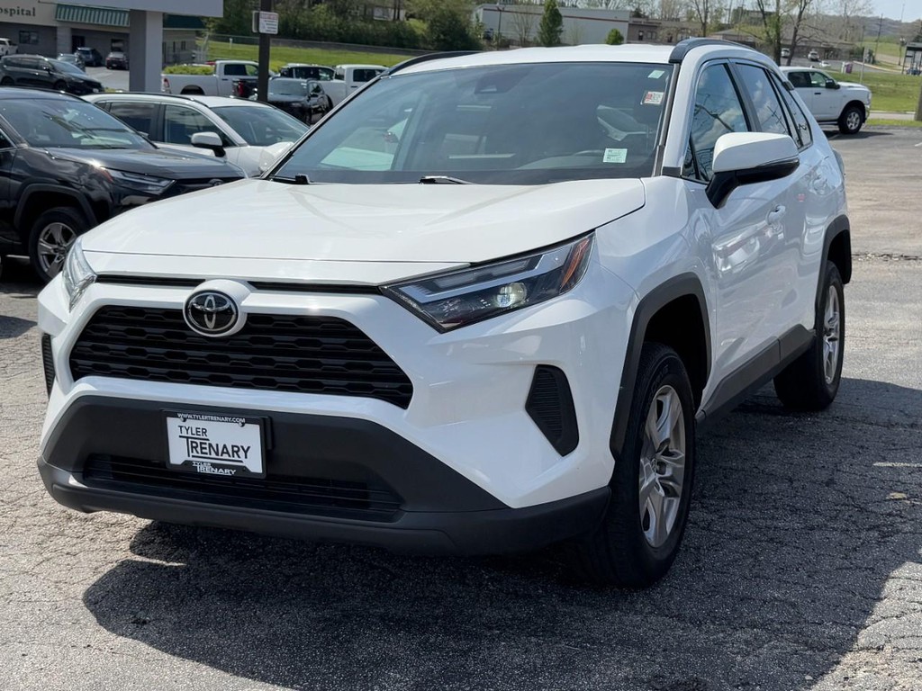 Toyota RAV4 Vehicle Full-screen Gallery Image 10