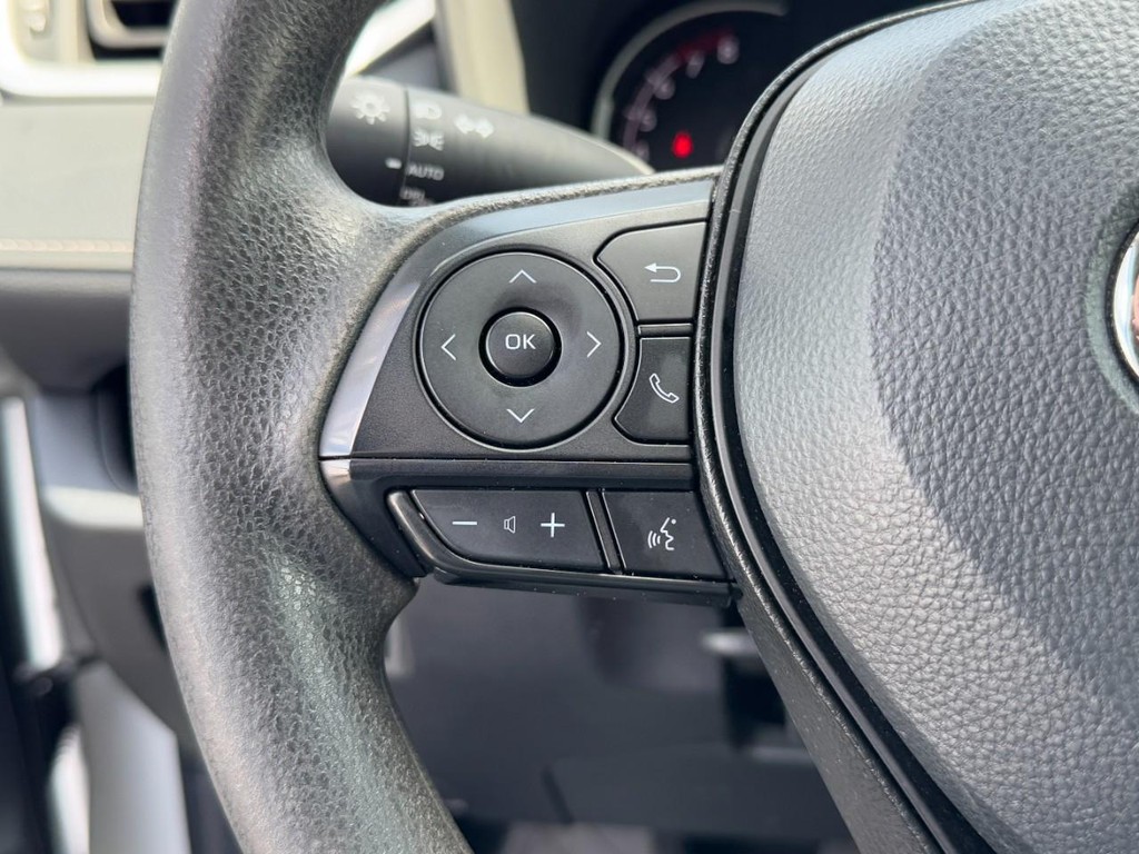 Toyota RAV4 Vehicle Full-screen Gallery Image 18