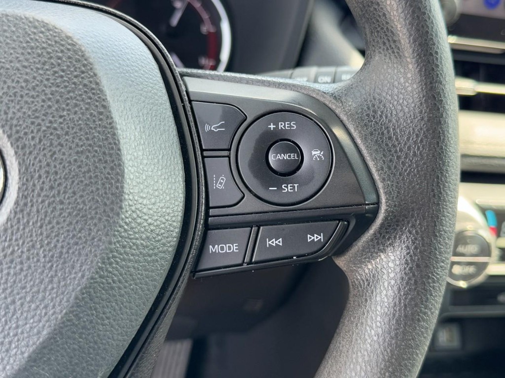 Toyota RAV4 Vehicle Full-screen Gallery Image 19