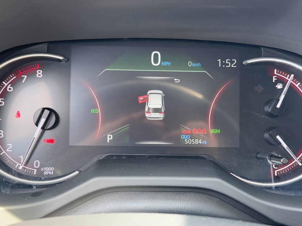 Toyota RAV4 Vehicle Full-screen Gallery Image 20