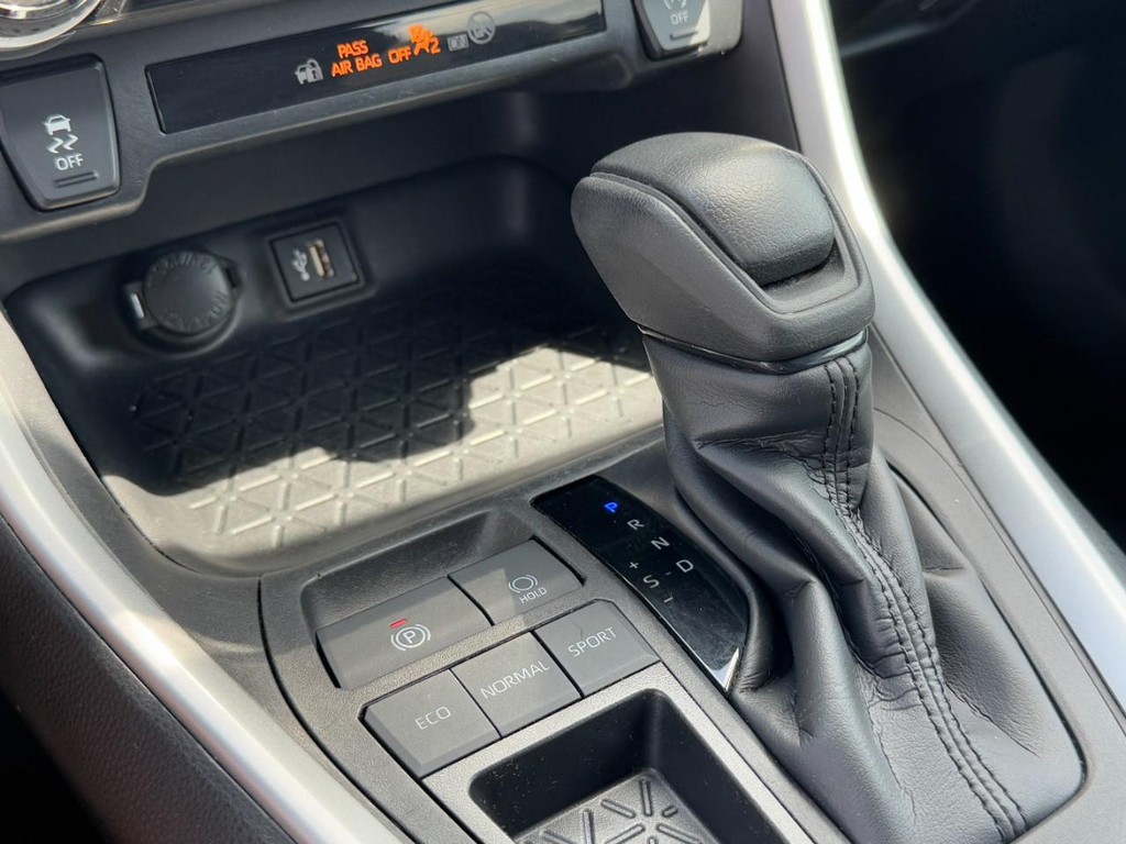 Toyota RAV4 Vehicle Full-screen Gallery Image 21