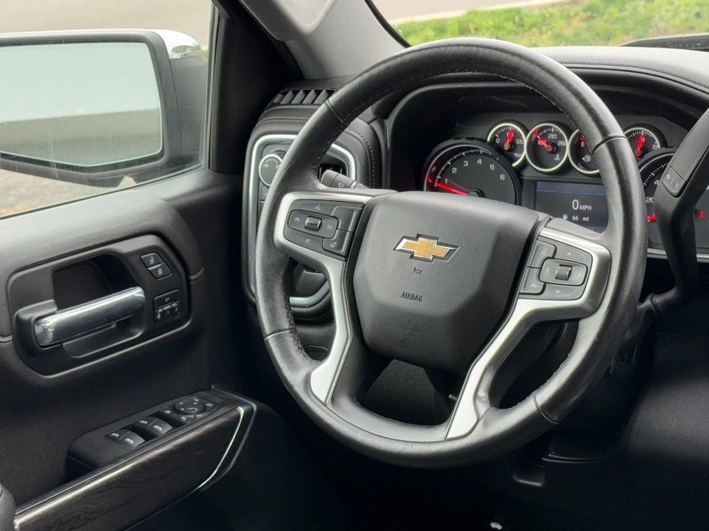Chevrolet Silverado 1500 Vehicle Full-screen Gallery Image 12