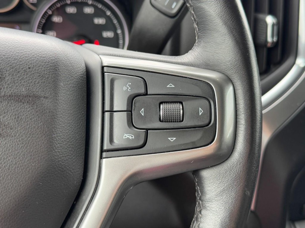 Chevrolet Silverado 1500 Vehicle Full-screen Gallery Image 18