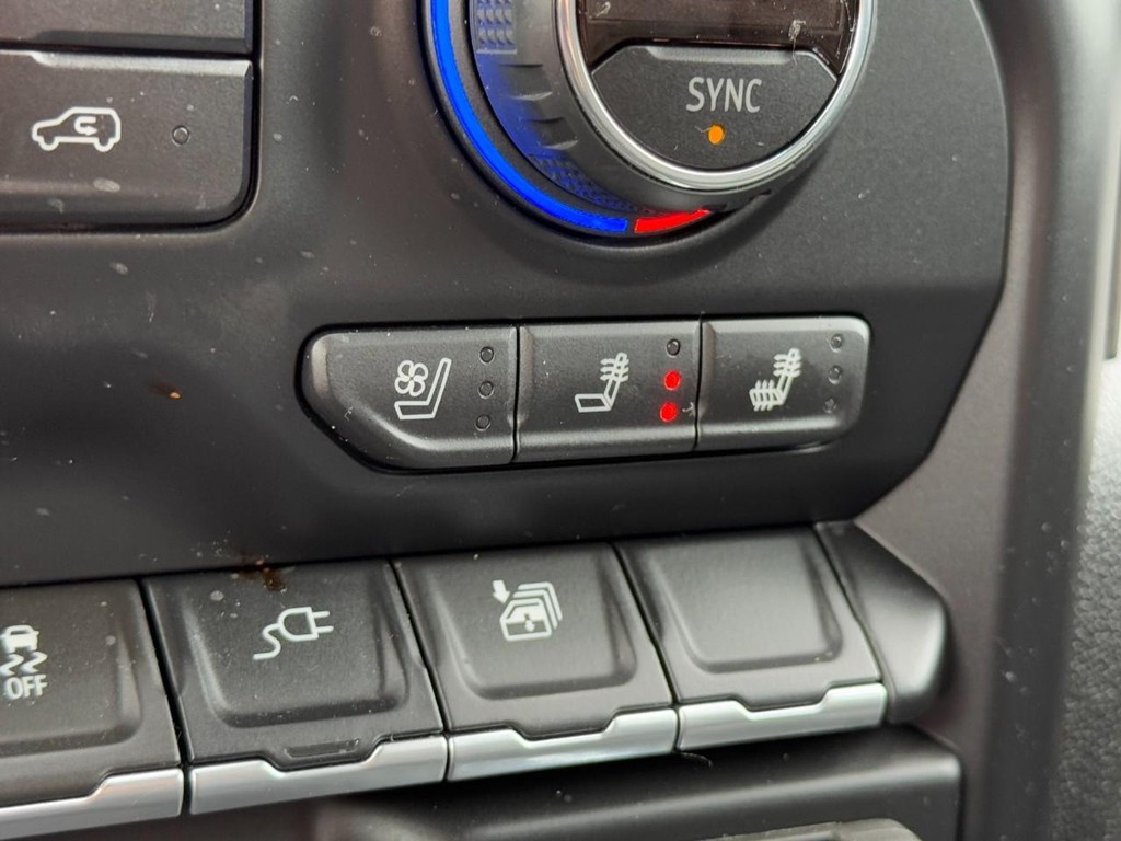 Chevrolet Silverado 1500 Vehicle Full-screen Gallery Image 20