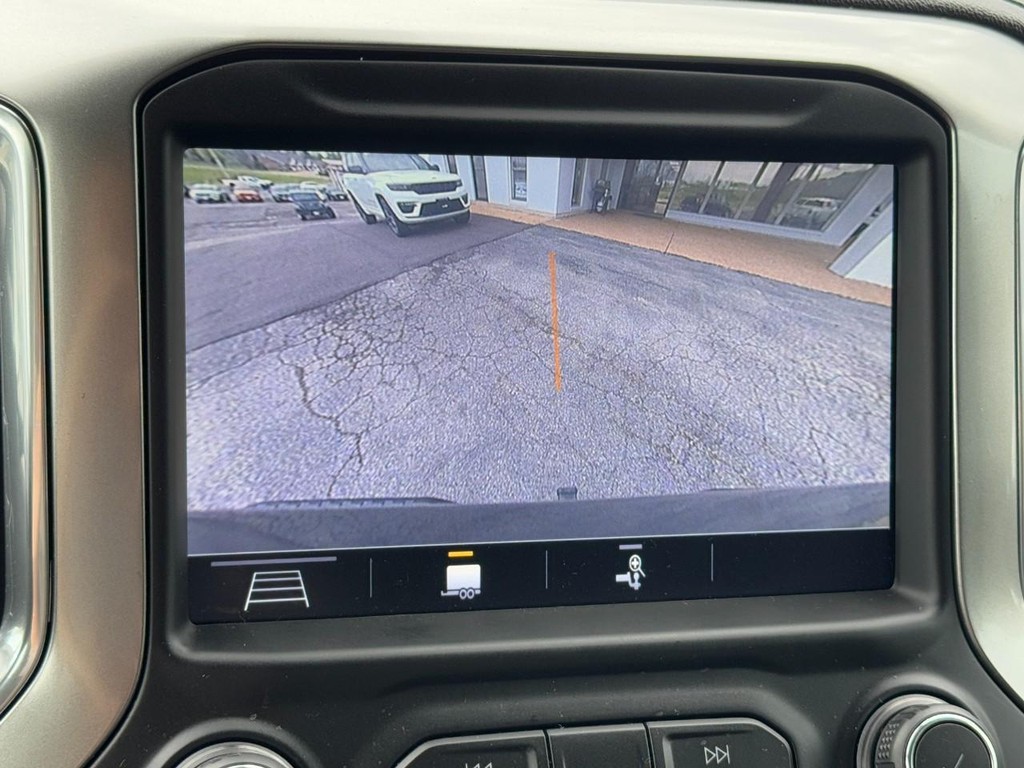 Chevrolet Silverado 1500 Vehicle Full-screen Gallery Image 21