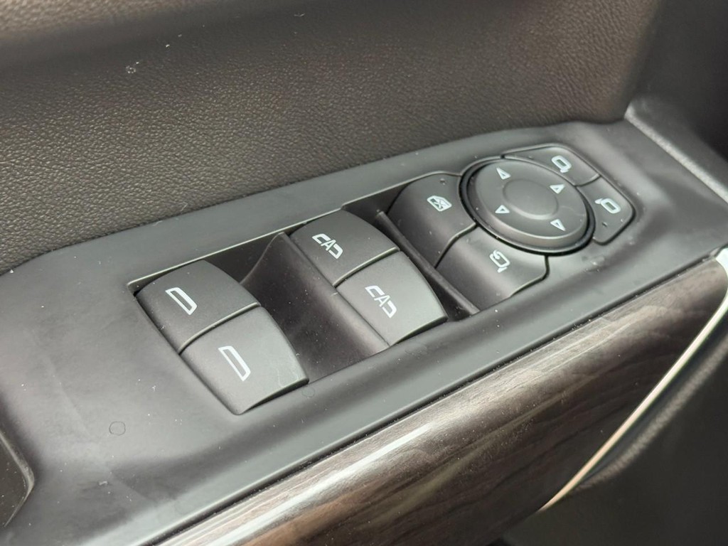 Chevrolet Silverado 1500 Vehicle Full-screen Gallery Image 22