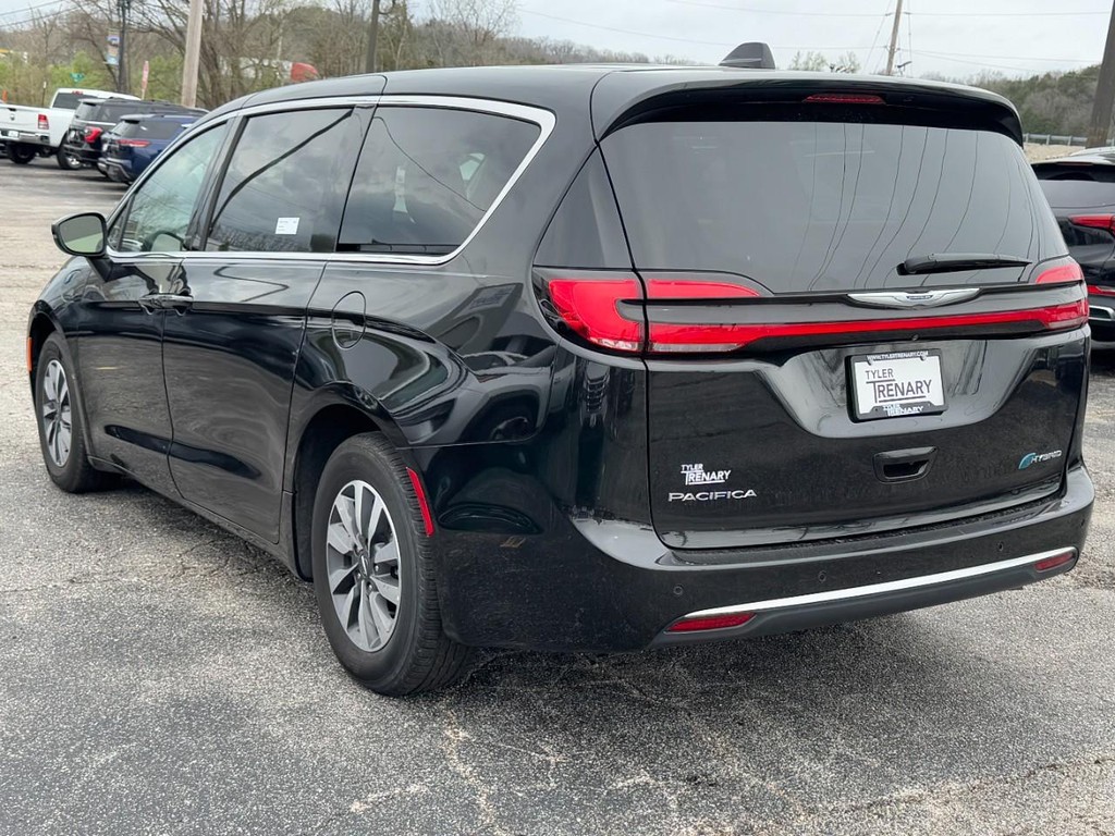 Chrysler Pacifica Vehicle Full-screen Gallery Image 04