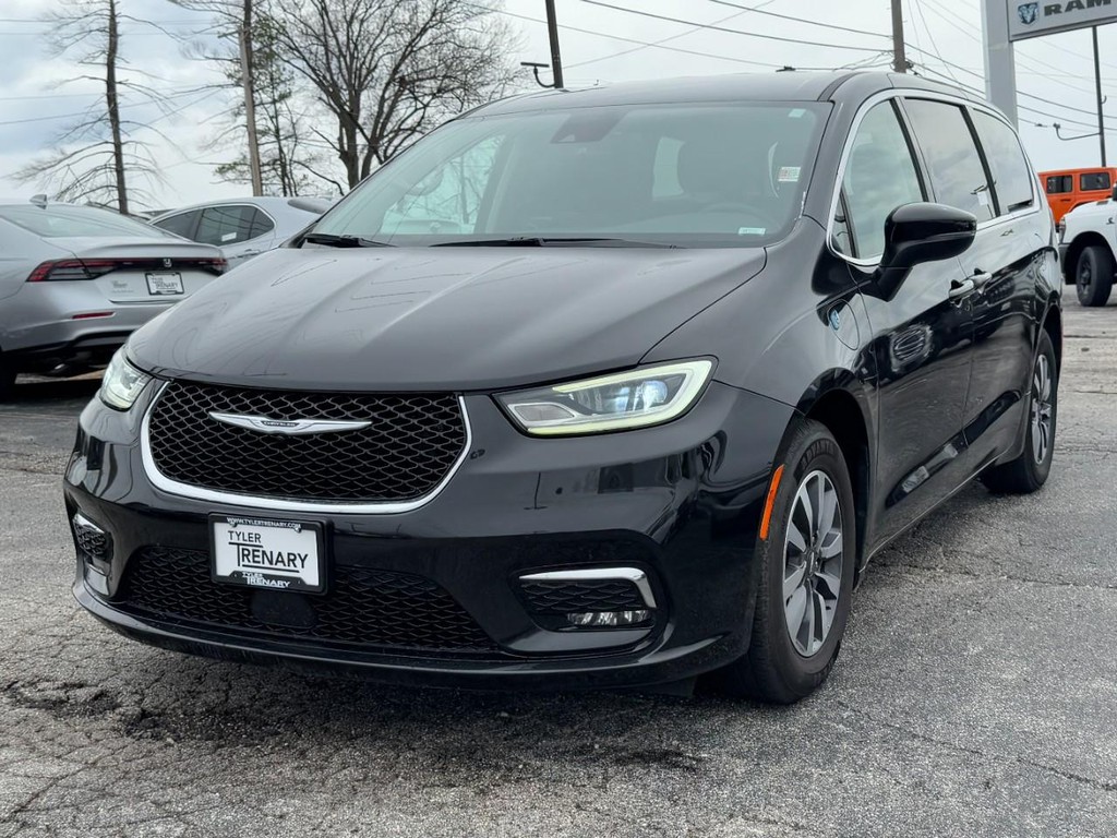 Chrysler Pacifica Vehicle Full-screen Gallery Image 06