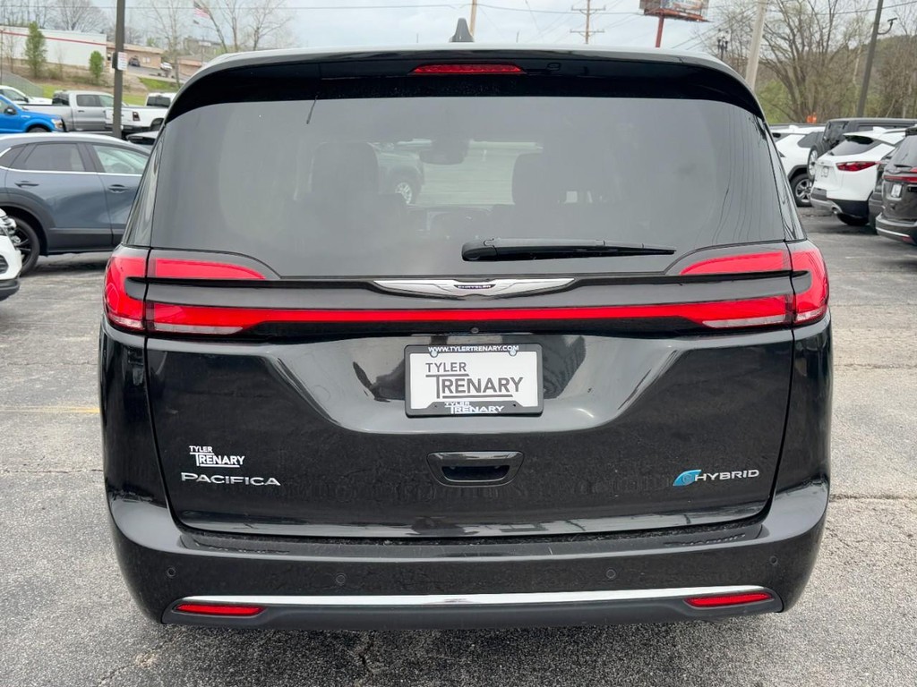 Chrysler Pacifica Vehicle Full-screen Gallery Image 08