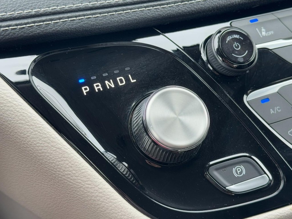 Chrysler Pacifica Vehicle Full-screen Gallery Image 22