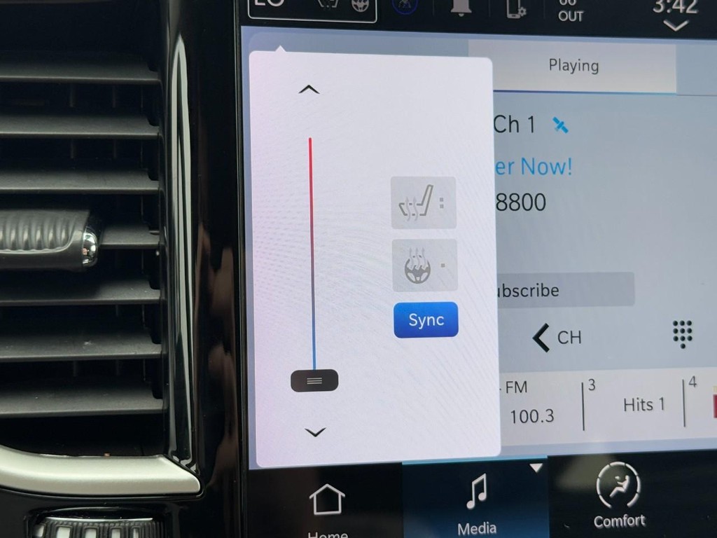 Chrysler Pacifica Vehicle Full-screen Gallery Image 23
