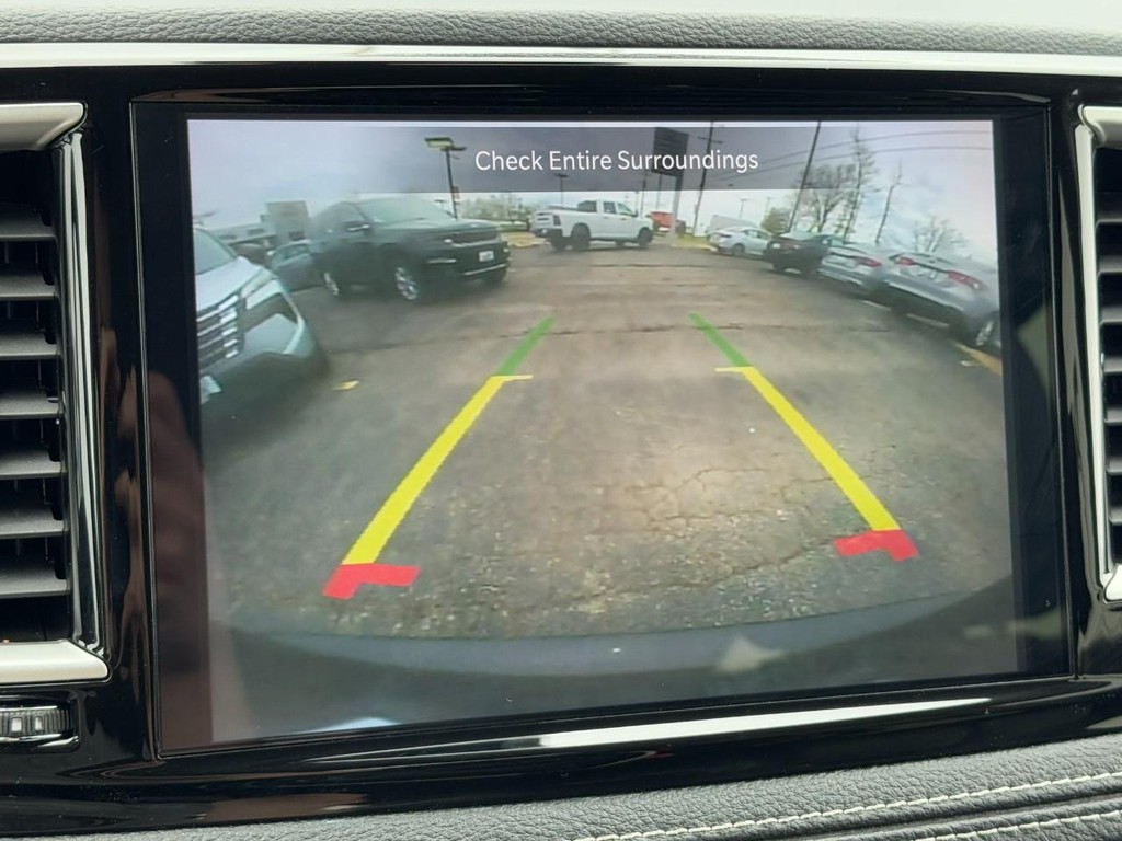 Chrysler Pacifica Vehicle Full-screen Gallery Image 24