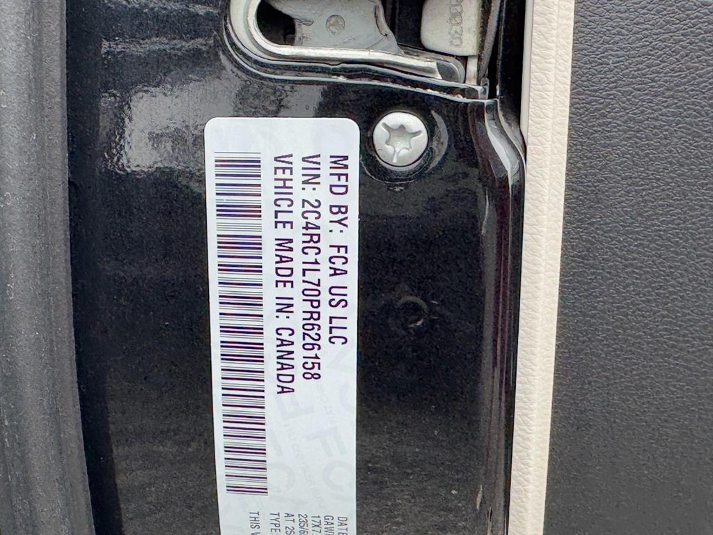 Chrysler Pacifica Vehicle Full-screen Gallery Image 27