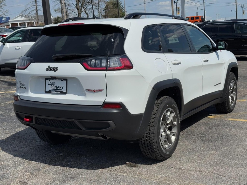 Jeep Cherokee Vehicle Full-screen Gallery Image 04