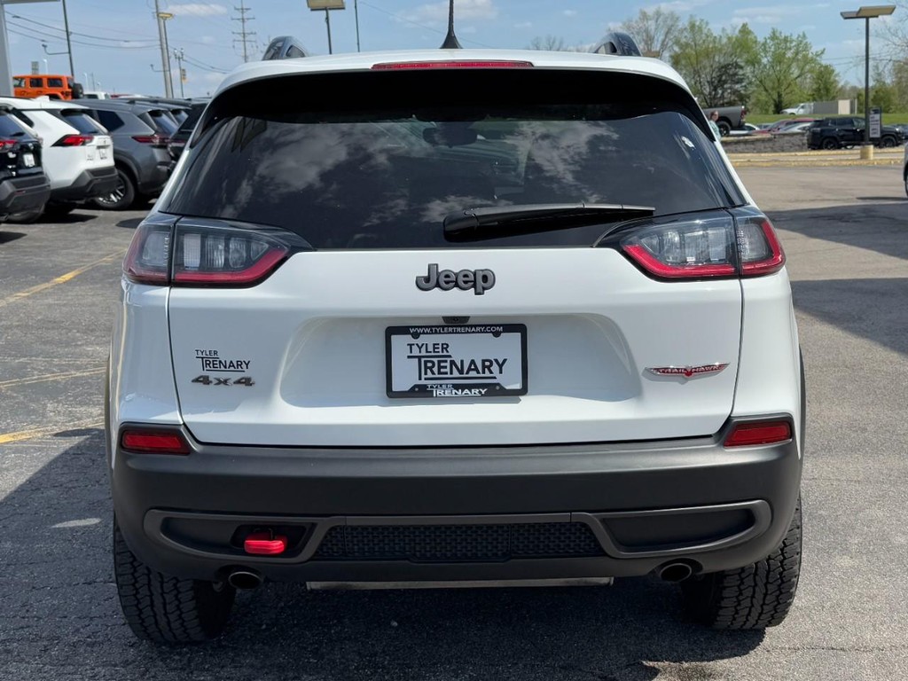 Jeep Cherokee Vehicle Full-screen Gallery Image 05